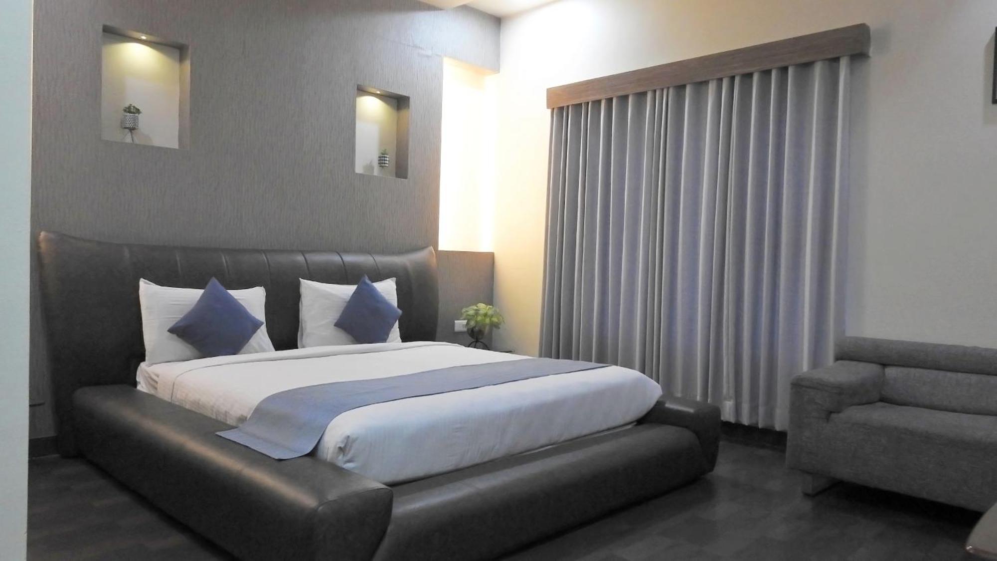 Hotel Sai Miracle Ширди Экстерьер фото