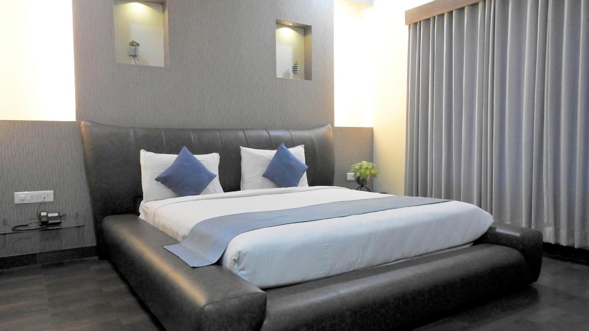 Hotel Sai Miracle Ширди Экстерьер фото