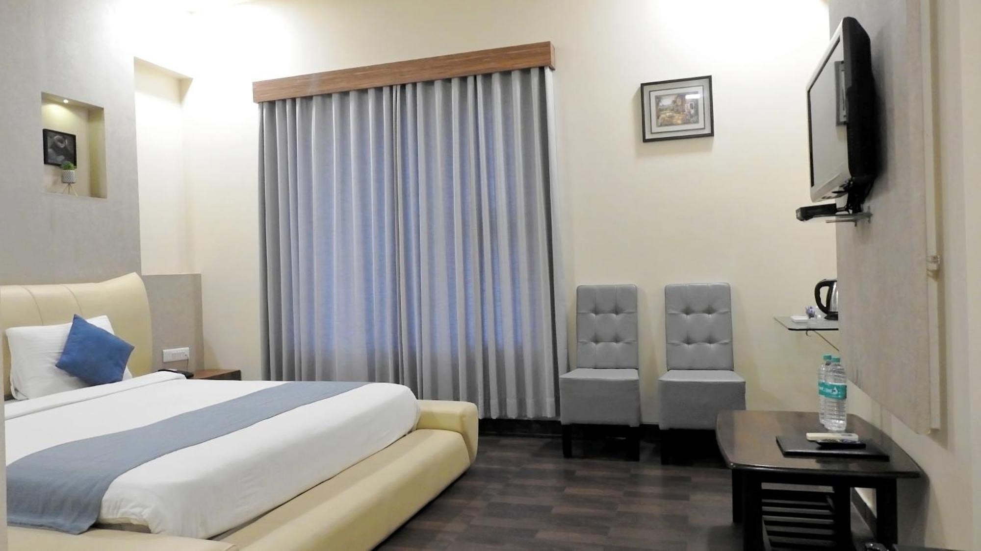 Hotel Sai Miracle Ширди Экстерьер фото