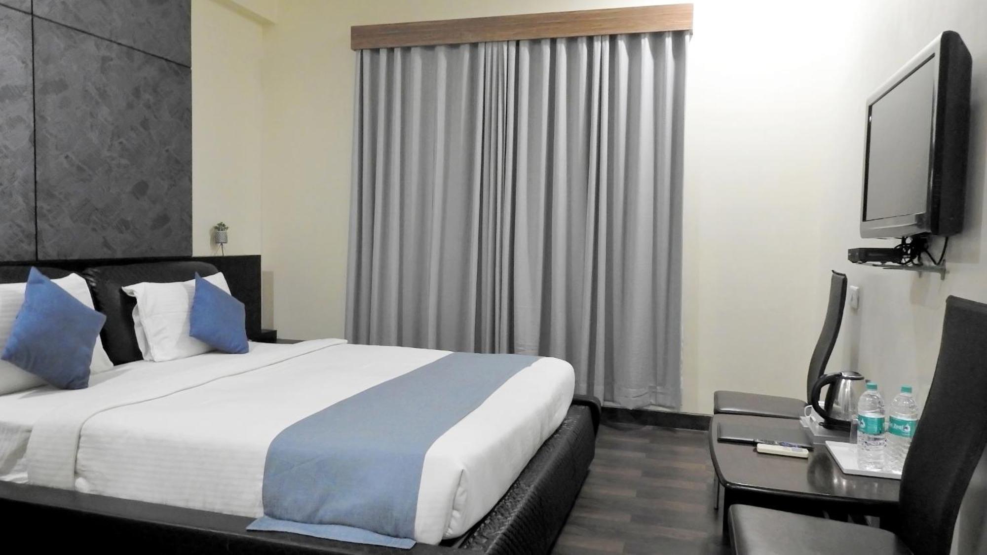 Hotel Sai Miracle Ширди Экстерьер фото