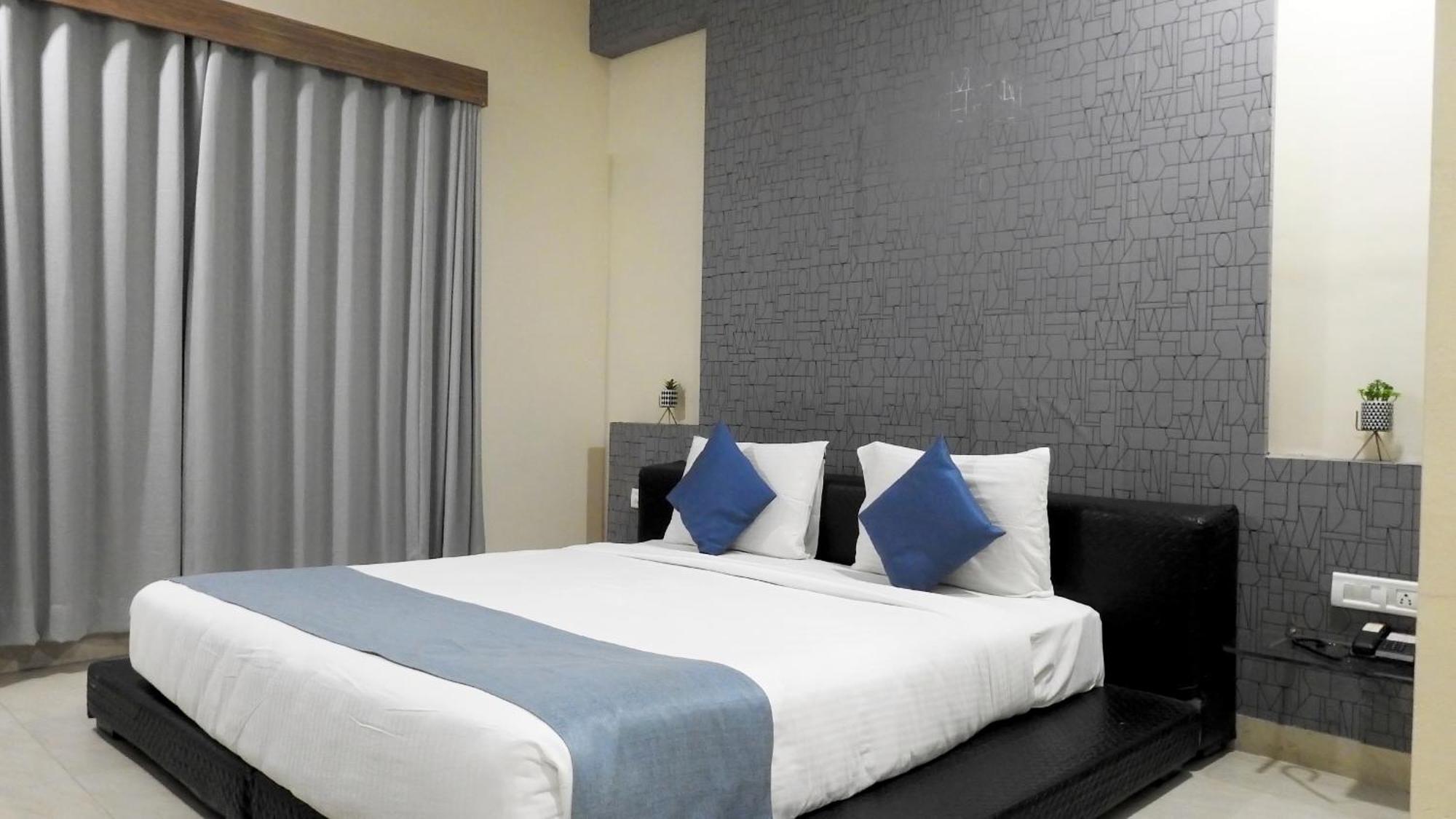Hotel Sai Miracle Ширди Экстерьер фото