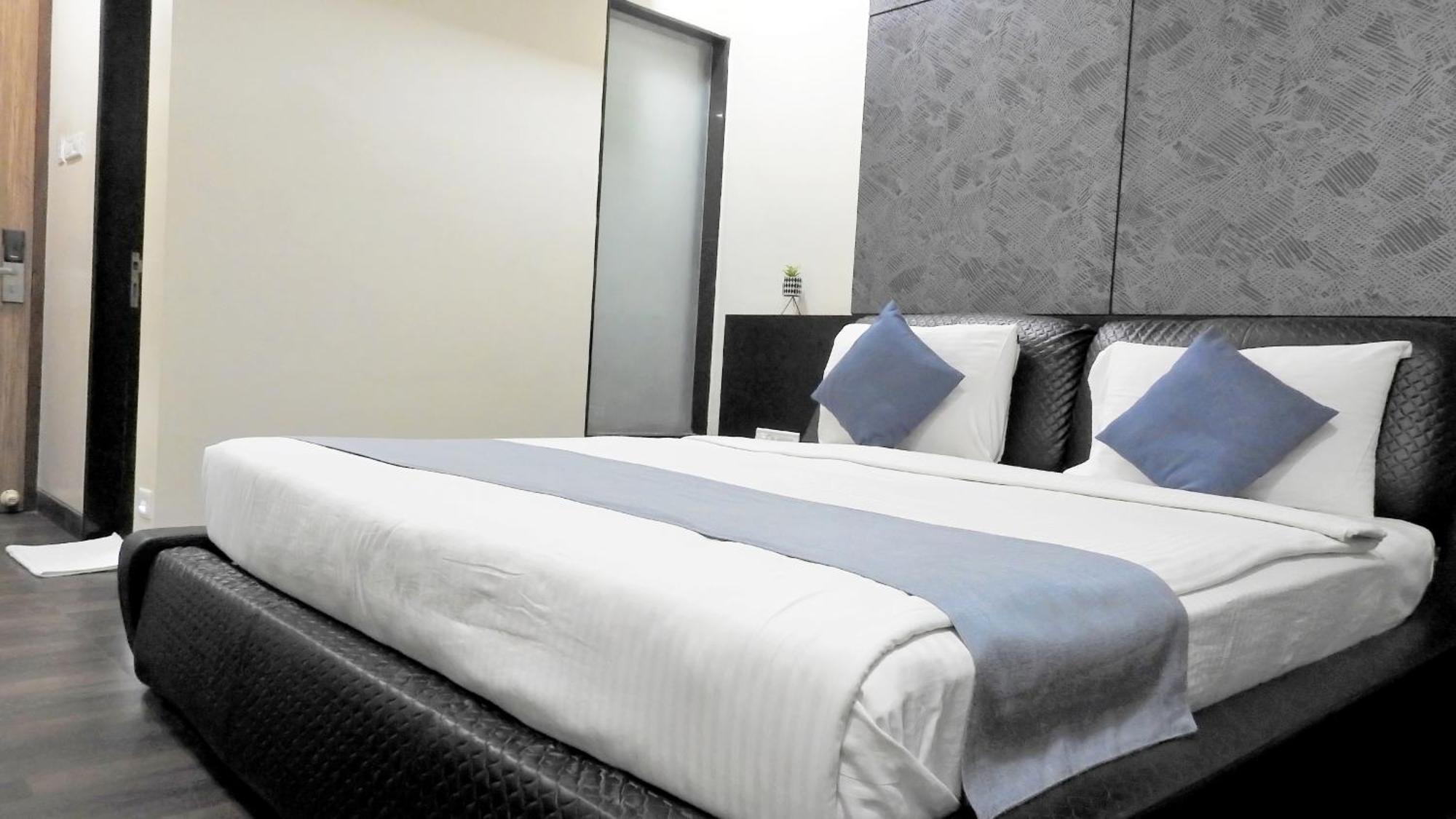 Hotel Sai Miracle Ширди Экстерьер фото
