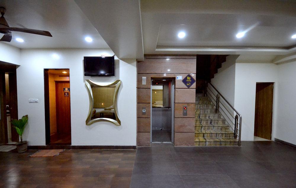 Hotel Sai Miracle Ширди Экстерьер фото